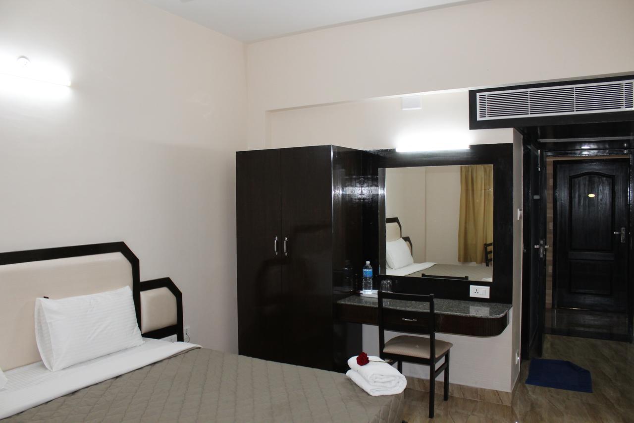 Hotel Jaidharshini Palace Kumbakonam Esterno foto